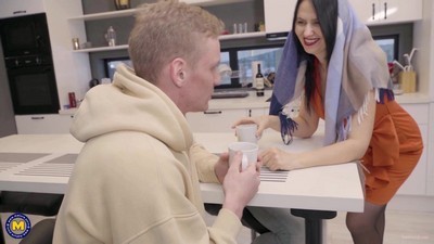 Зрелые, Зрелые с молодыми, Женщины за 40, С разговорами,