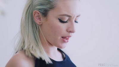 Блондинки, Минет, Большие члены, Жесткий, Оргазм, Красивое белье, Lola Fae, Блондинки, Оргазм, На диване, В трусиках, В униформе, В маске, Кончает, В белье,