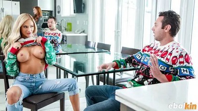 Блондинки, Большие сиськи, Качество HD, Молодые Юные, Русская озвучка, Русский перевод, Семейные фантазии, Сюжет, Emma Hix, FamilyStrokes, Sophia Locke, TeamSkeet, Новинки 2022, Сводная сестра, Соблазнение,