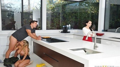 Измена, Блондинки, На кухне, Кончил на лицо, Жена изменяет мужу, Глубокий минет, Стоя,