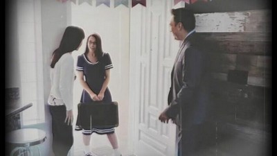 Брюнетки, Маленькие сиськи, Худые, Молодые, На людях,