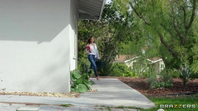 Большие сиськи, В одежде,