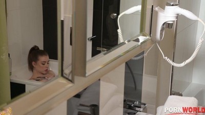 Брюнетки, Маленькие сиськи, Худые, Анальный, Втроем, Двойное проникновение, В чулках, МЖМ,